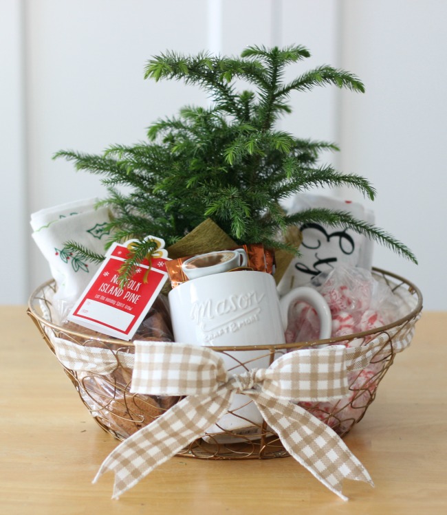Are you spending the holidays out of town with family this year? Are you going to a dinner party with friends? Bring a holiday gift basket for the hostess to enjoy after the guests have returned home. A gift basket brimming with the scents of the holiday season!