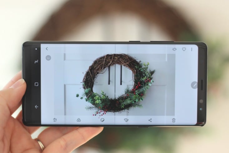 Simplify Christmas and the holiday season by letting your phone become your personal assistant! Let it remind you of the big events, capture the holidays with vivid photos & video, & organize your lists!