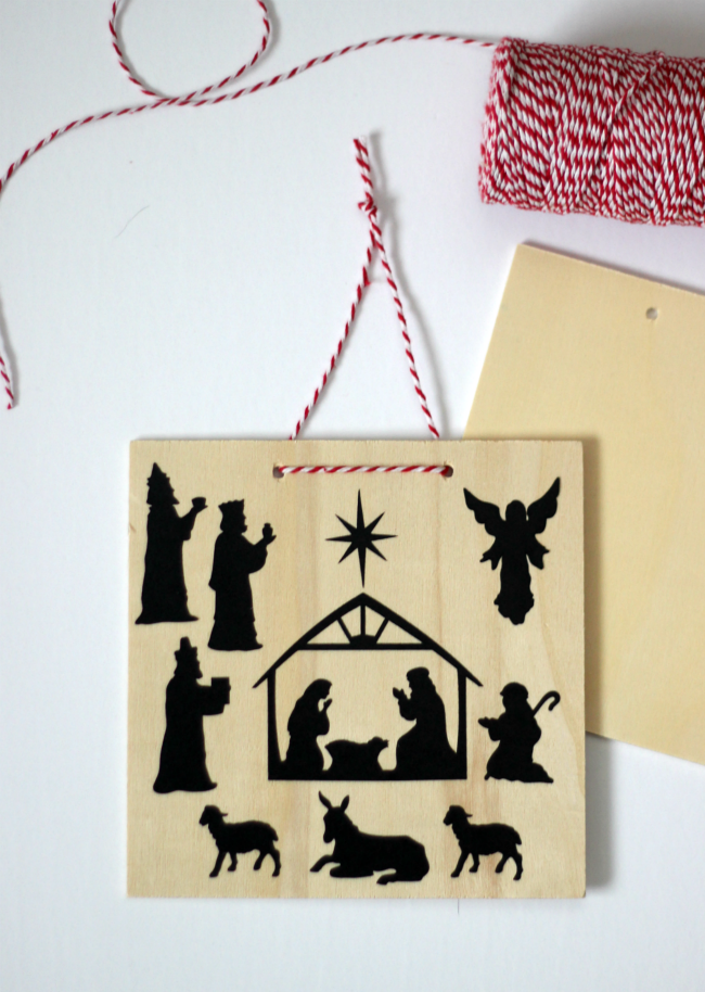 A quick 5-minute nativity craft for kids that they can hand on the wall. Simply peel and stick the repositional decals onto the pre-cut plaque!