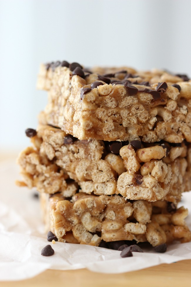 Peanut Butter Cheerio Bars! A delicious after school snack made with peanut butter, honey, a bit of sugar, and Honey Nut Cheerios™! Sprinkle with mini chocolate chips if you're feeling crazy. 