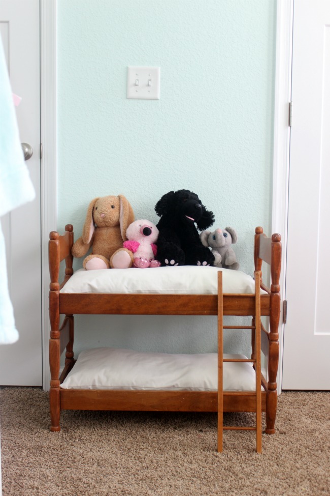 Girls Room and Closet Organization In a Small Space - Gluesticks