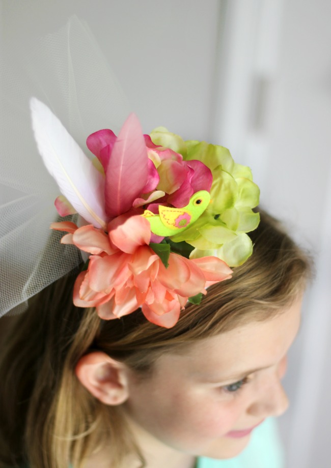 Make your own tea party hat to wear while sipping tea or pink lemonade with your friends! These little tea party hats are so simple, feminine, and sweet. They are the perfect activity to make with friends at birthday parties or sleepovers too!