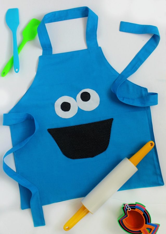 Make a Cookie Monster apron for a toddler using this quick and easy apron pattern! There's even a pocket to keep a measuring spoon...or a cookie! It's Cookie Monster's mouth!