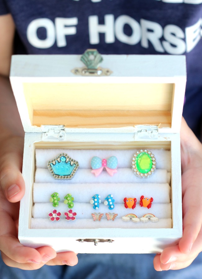 This DIY jewelry box is just the right size to organize earrings and rings with the addition of felt dividers. An easy project for kids!