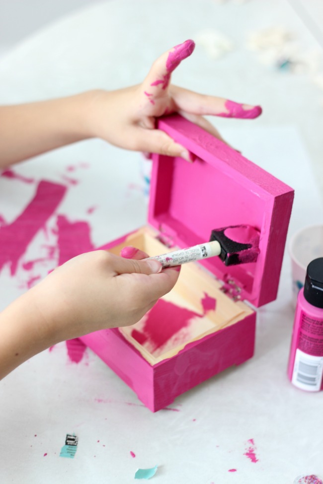 This darling DIY jewelry box is just the right size to organize earrings and rings. These $1.99 boxes are fun to paint and customize and are great for kids! Roll felt around crayons and place them close together to create the spaces for jewelry