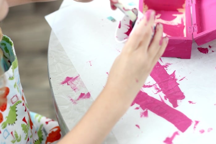 This darling DIY jewelry box is just the right size to organize earrings and rings. These $1.99 boxes are fun to paint and customize and are great for kids! Roll felt around crayons and place them close together to create the spaces for jewelry