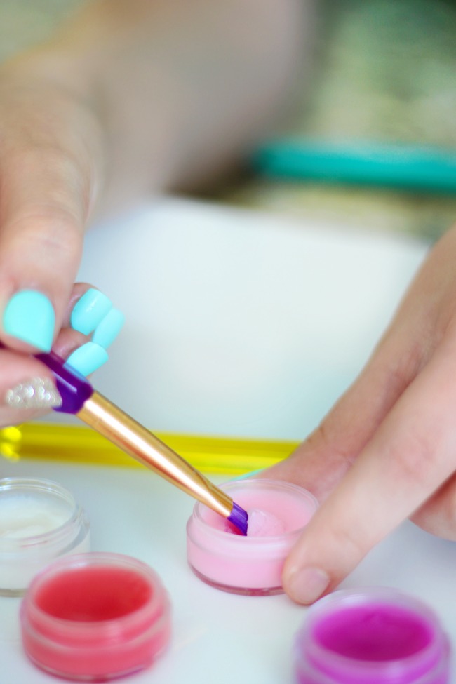 This colorful crayon lip gloss is made from coconut oil and crayons. That's it! Such a simple activity for kids to make. You can add scents if you'd like and make them any color of the rainbow depending on what color of crayon you choose!