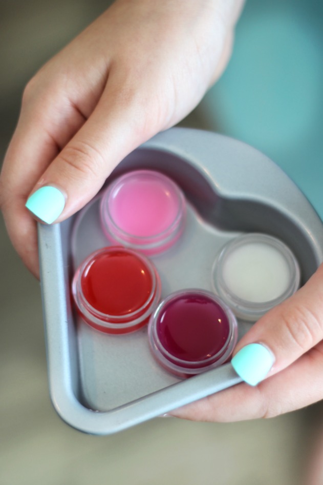 This colorful crayon lip gloss is made from coconut oil and crayons. That's it! Such a simple activity for kids to make. You can add scents if you'd like and make them any color of the rainbow depending on what color of crayon you choose!