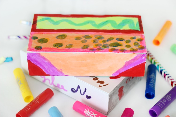A darling craft pencil box that can be decorated! Great for back to school prep, birthday parties, or using as a gift box!