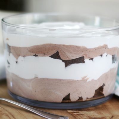 brownie trifle layers in bowl