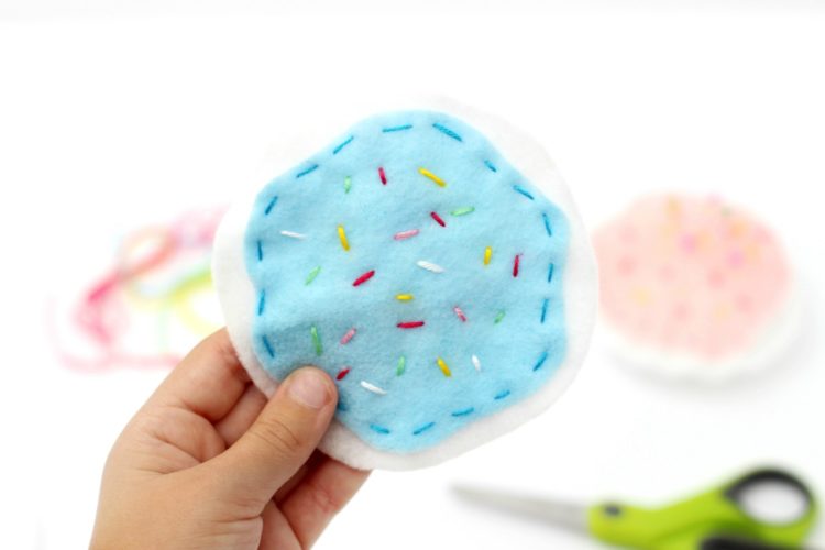 Now that you’re learning to sew, you’ll need a place to keep all of your pins. Here is a simple DIY felt pincushion shaped like a sugar cookie! Complete with your favorite flavor of frosting and colorful sprinkles! 