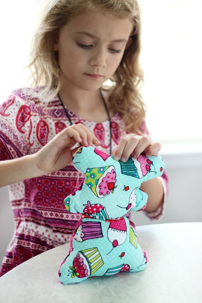 A quick and easy teddy bear pattern in two sizes! A great sewing project to make with kids, and perfect for Operation Christmas Child shoe boxes, too!  