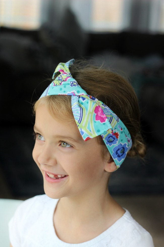 girl wearing wired headband