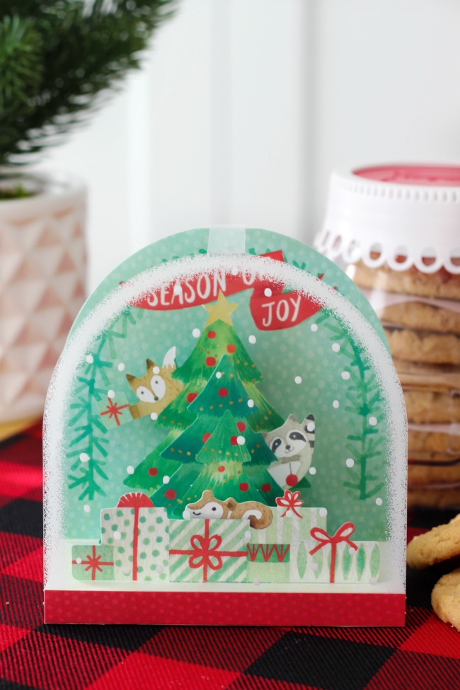Creative and easy ways to package holiday treats this year! Think outside the paper plate and see how easy it is to add a bit of holiday flare.