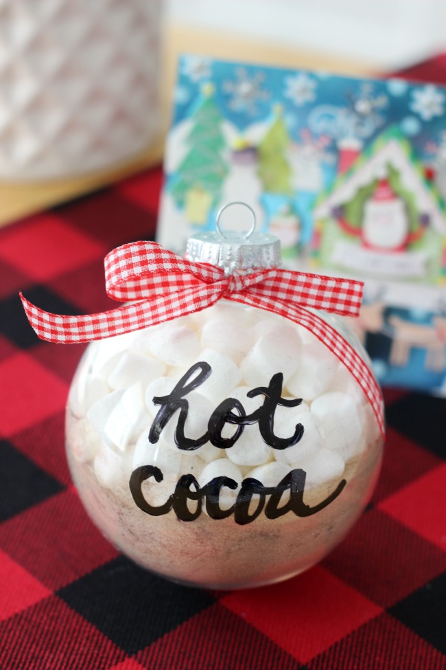 Creative and easy ways to package holiday treats this year! Think outside the paper plate and see how easy it is to add a bit of holiday flare.