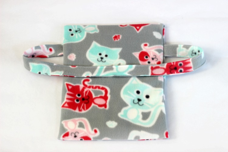 A soft fleece hand warmer muff. Perfect for cold days! A simple 30-minute sewing project. Make a matching ear warmer for a gift set!