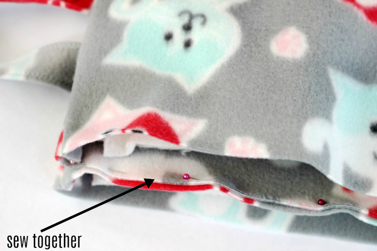 A soft fleece hand warmer muff. Perfect for cold days! A simple 30-minute sewing project. Make a matching ear warmer for a gift set!