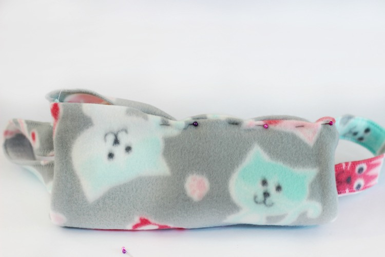 A soft fleece hand warmer muff. Perfect for cold days! A simple 30-minute sewing project. Make a matching ear warmer for a gift set!