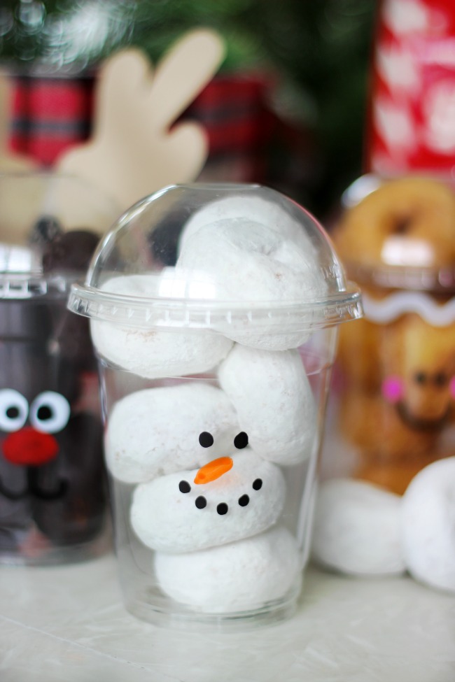 Fill these to-go cups with mini donuts and decorate the front for the most darling holiday party treat cups around! Great for class parties!