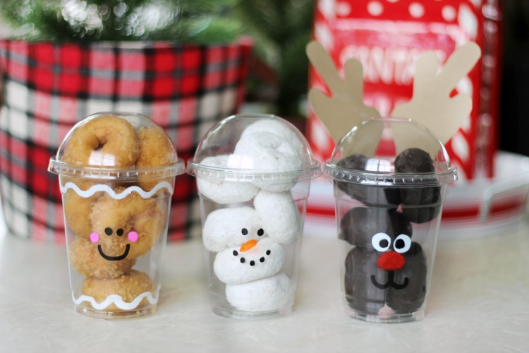 Fill these to-go cups with mini donuts and decorate the front for the most darling holiday party treat cups around! Great for class parties!