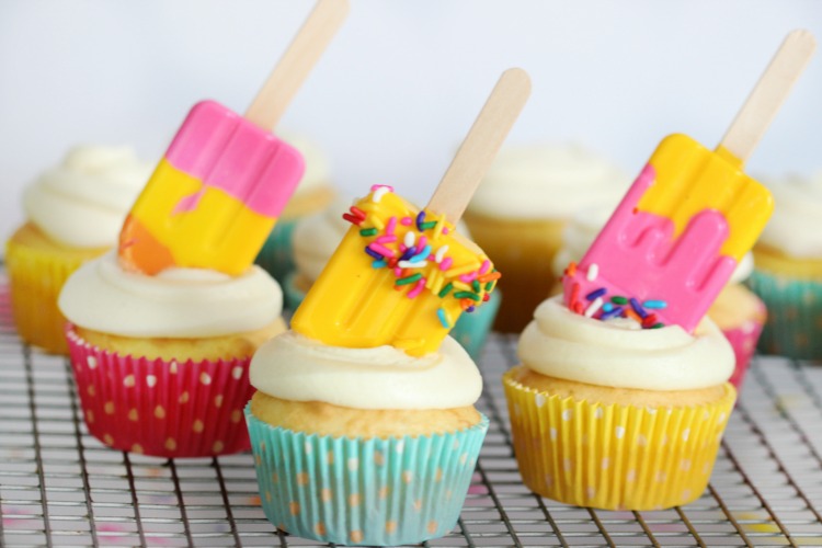 finished lemonade cupcakes piped with frosting