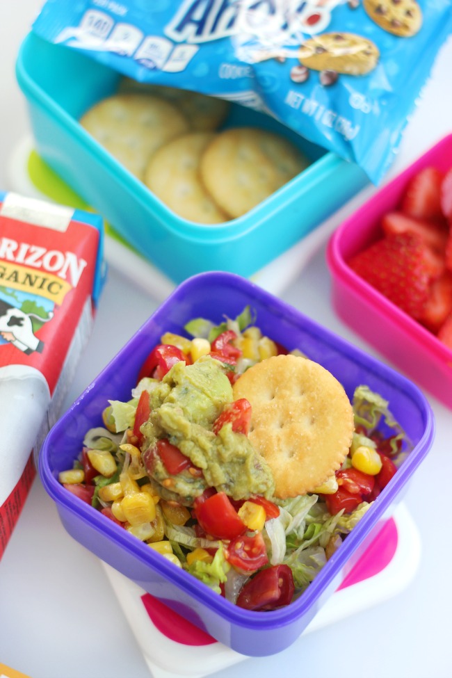 Kids love to dip! A fun lunchbox idea packed in @easylunchboxes