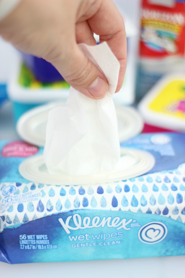 Kleenex face and hand wipes