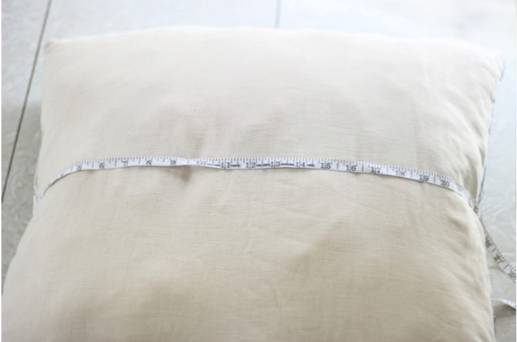 how to measure a throw pillow