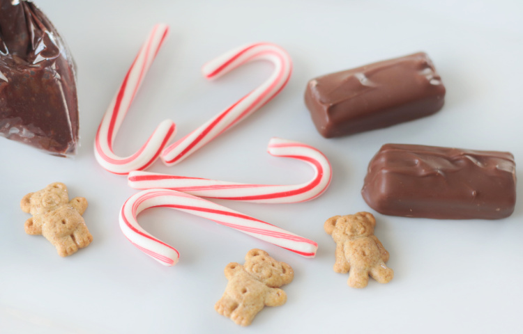 mini candy canes, candy bars and teddy grahams