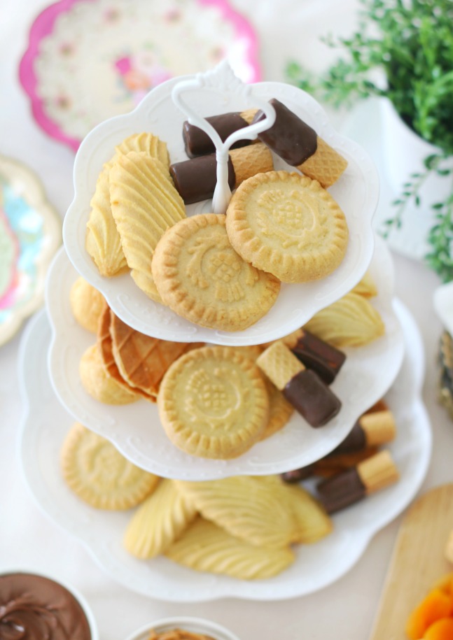 platter of shortbread cookies