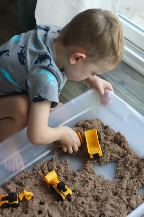 tote filled with kinetic sand