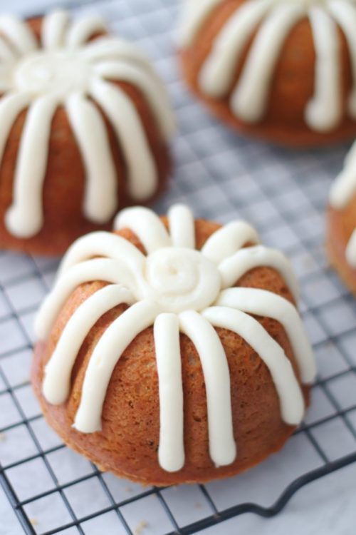 frosted carrot cakes