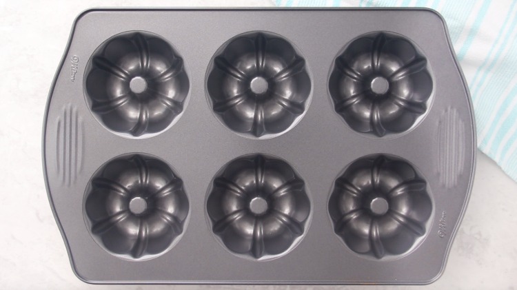 6 Cavity Mini Bundt Cake Pan Silicone Fluted Tube Cake Pan Heat