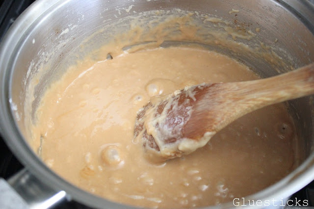 churro toffee mixture ready to pour