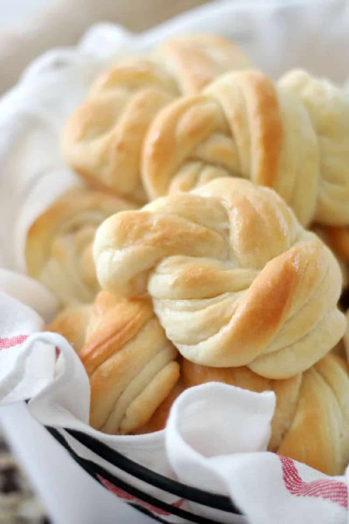 Basket full of knotted dinner rolls.