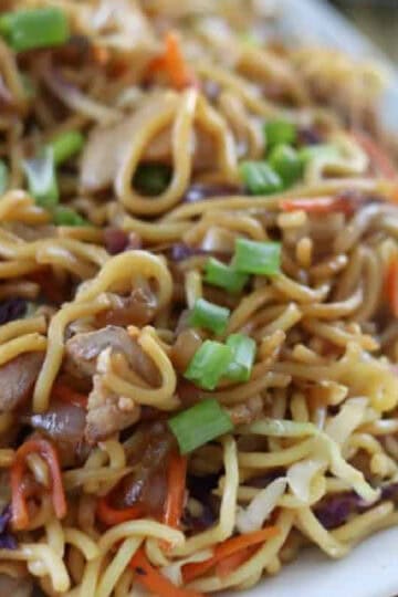 Platter of chicken chow mein.