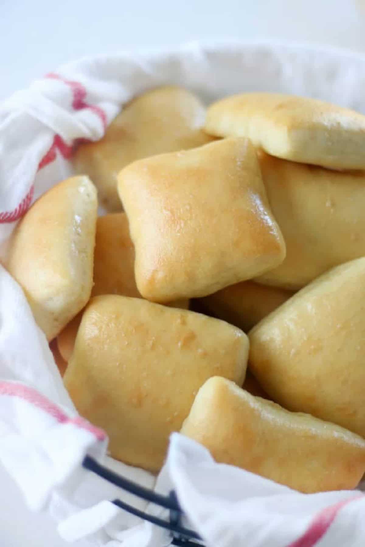 Basket of dinner rolls.