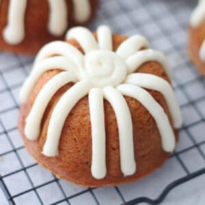 Mini pumpkin bundt cake