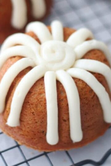 Mini pumpkin bundt cake
