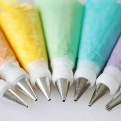 7 frosting bags of frosting the colors of the rainbow