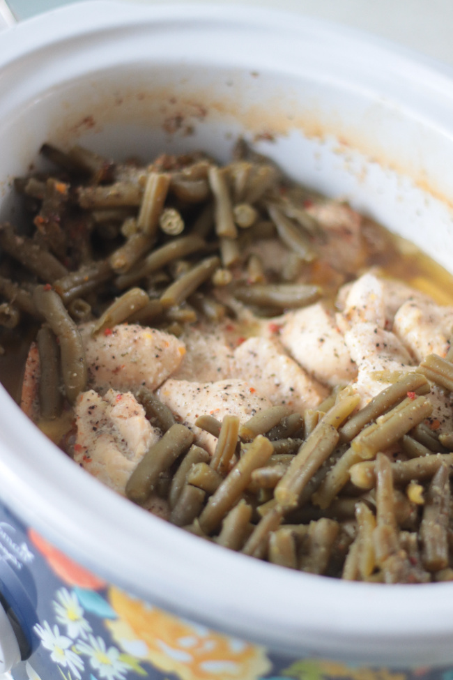 slow cooker full of chicken and green beans