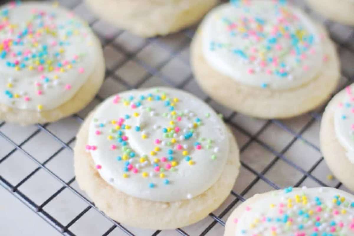 Cookies on cooling rack.