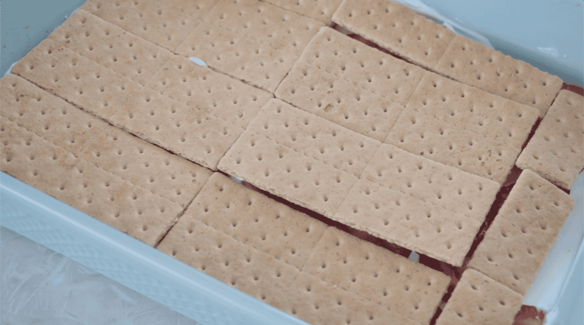 Layer of graham crackers in blue baking dish.