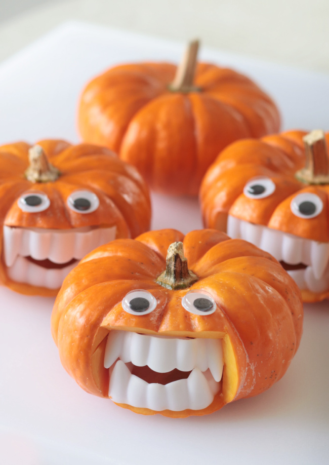 4 mini vampire pumpkins