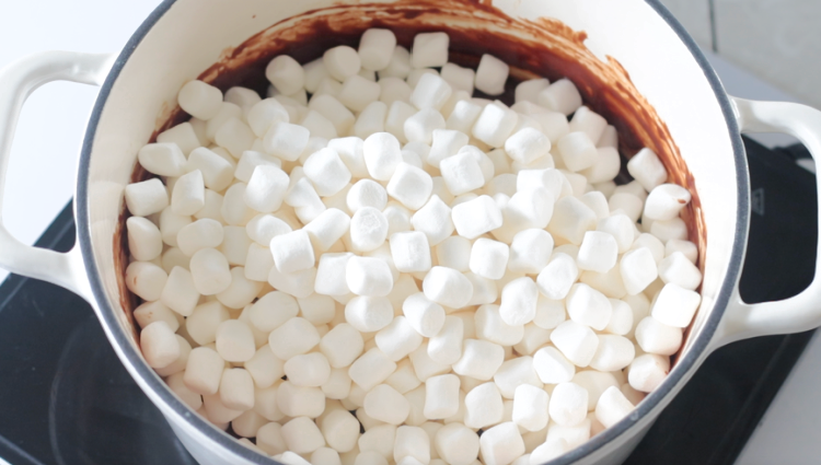 mini marshmallows in pot