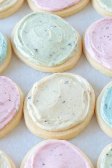 Robin egg sugar cookies in pastel colors.