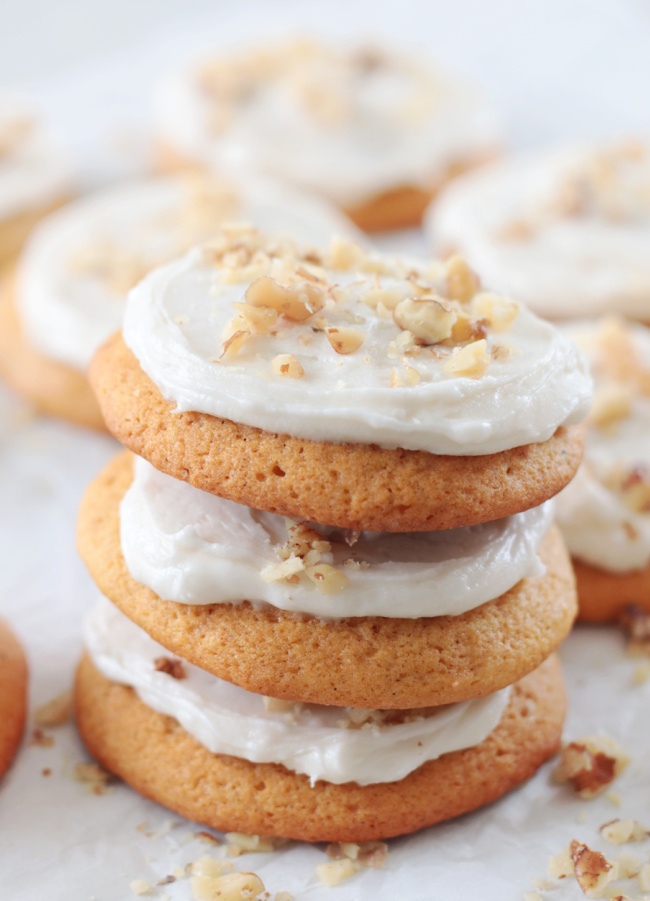3 carrot cake cookies stacked