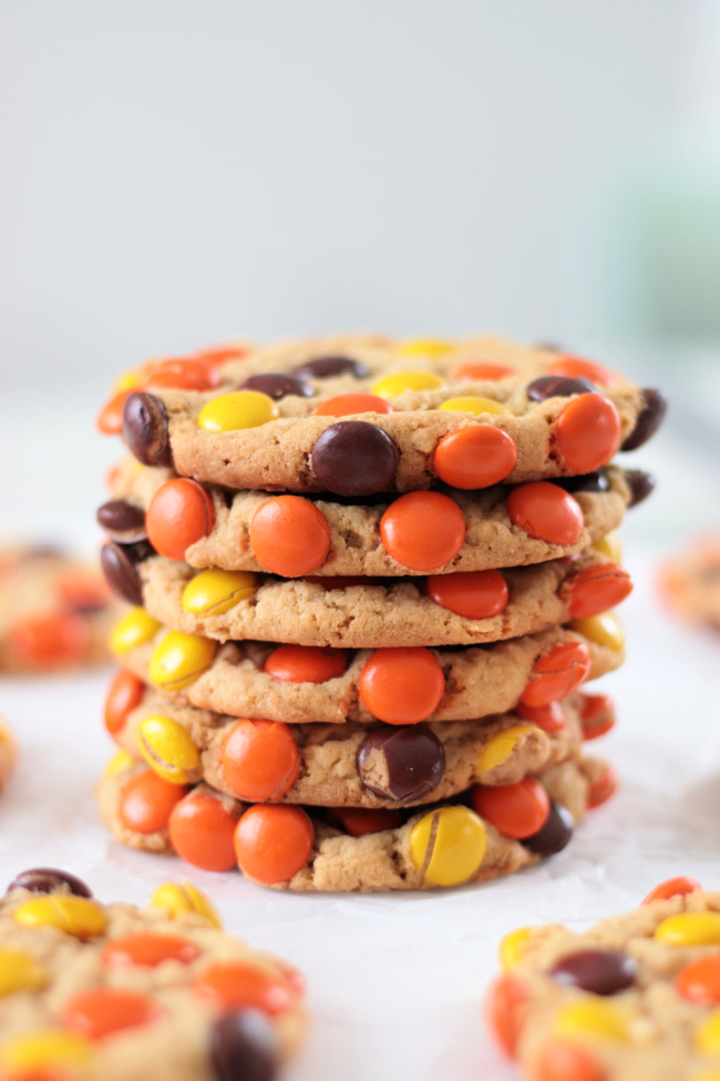 stack of 6 cookies