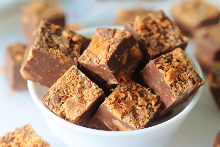 bowl of squares of butterfinger fudge