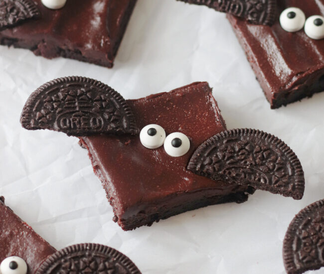 halloween bat brownies with oreo wings